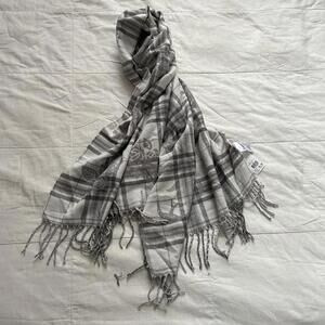 NWT axes femme Grey and white plaid floral flannel scarf